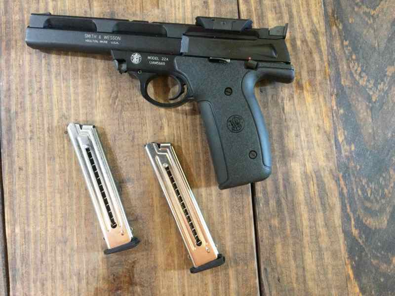 Smith &amp; Wesson .22 Model 22A