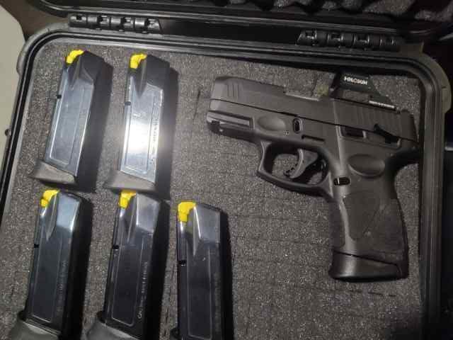 Taurus g3c Toro 9mm with holosun and six mags