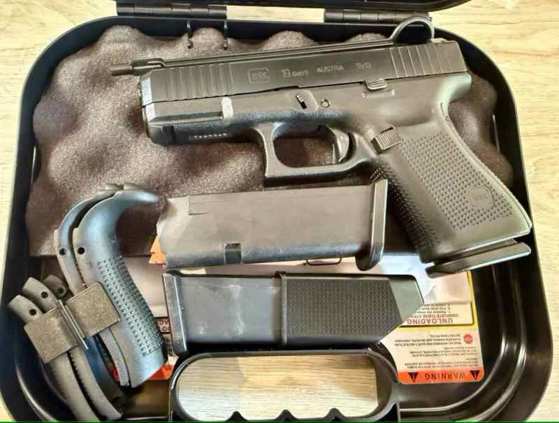 Glock 19 Gen5 9mm 15+1 USED EXCELLENT CONDITION 