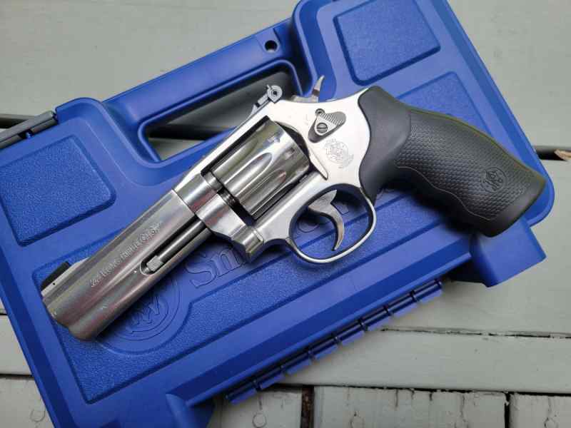 S&amp;W 617 .22lr 4&quot;